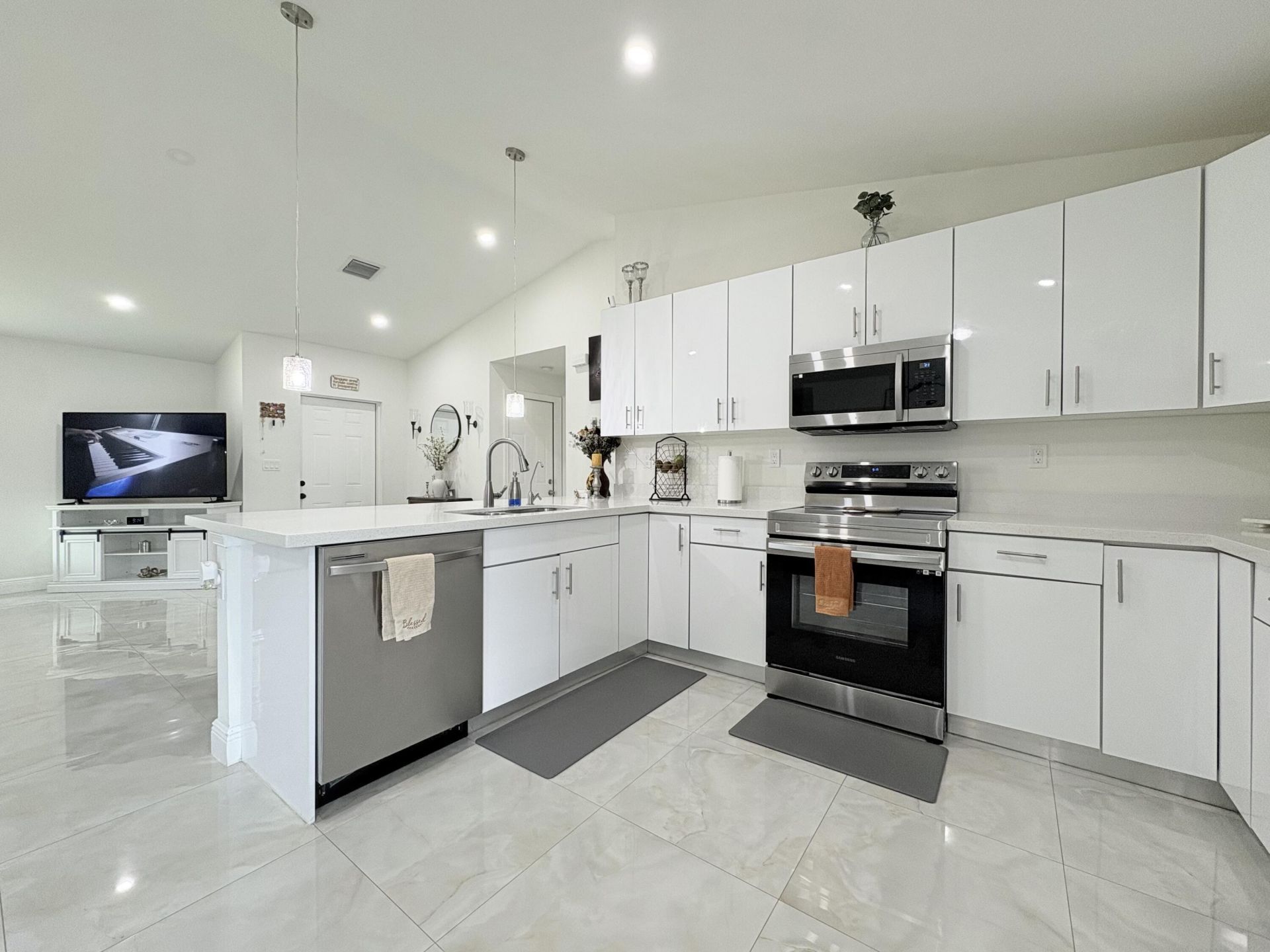 6539 Alexander Road, West Palm Beach, FL 33413 Photo