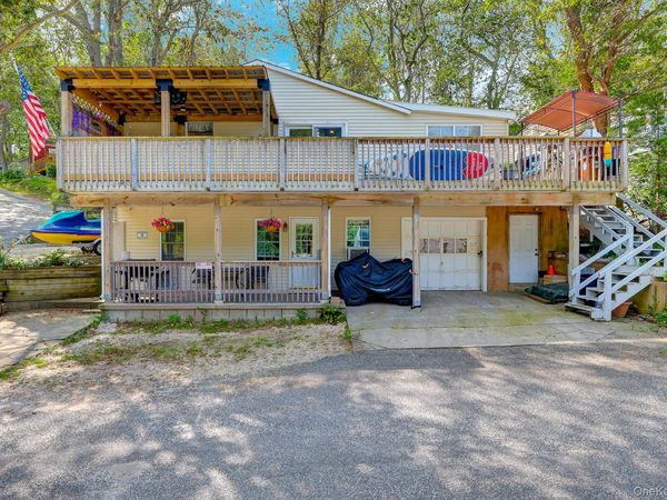 5 Woodcliff Trail, Baiting Hollow, NY 11933