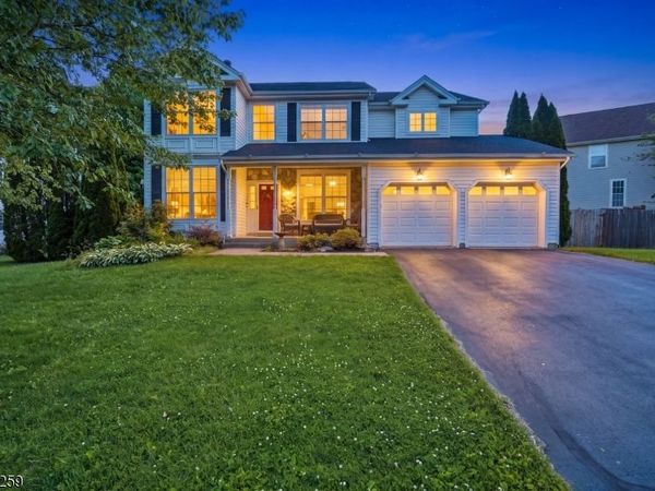 44 Haze Way, Lopatcong, NJ 08865