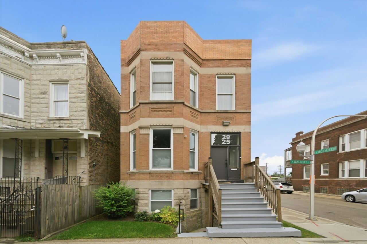 2825 W Walnut Street, Chicago, IL 60612 Main Photo
