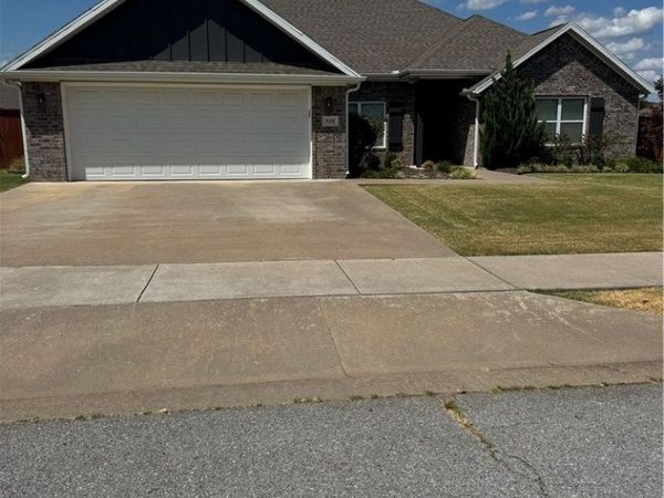 510 Buffalo Gap Drive , Siloam Springs, AR 72761