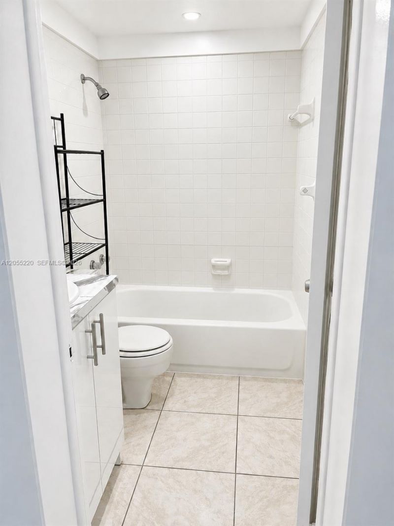 1230 W 54th St , Unit 329A, Hialeah, FL 33012 Photo