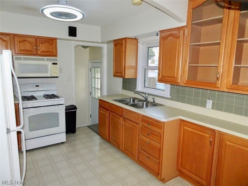 1610 Mayview Avenue, Cleveland, OH 44109 Photo 7