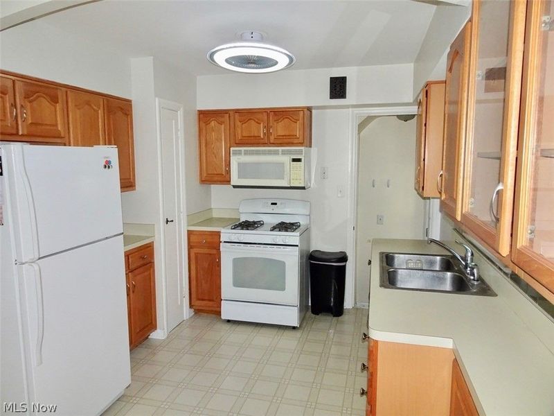 1610 Mayview Avenue, Cleveland, OH 44109 Photo 8