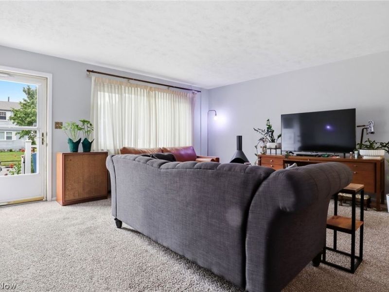 4352 Sky Lane Drive, Cleveland, OH 44109 Photo 9