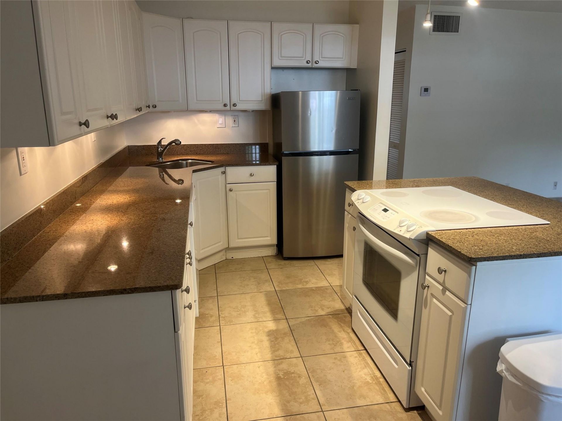1414 NE 5th Terrace, Unit 2, Fort Lauderdale, FL 33304 Photo