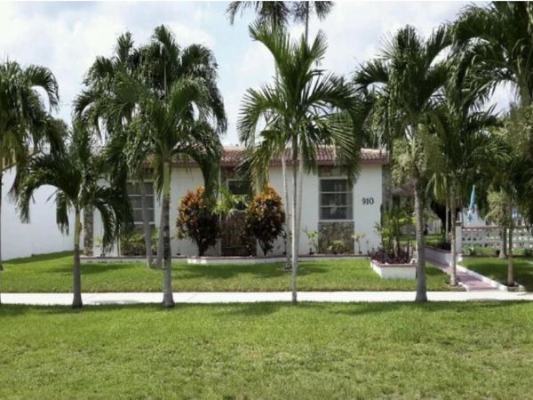 904-910 NE 10th Street, Hallandale Beach, FL 00000