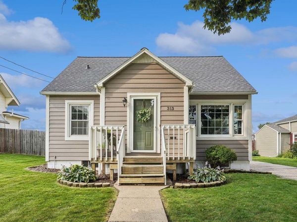 313 H Avenue, Grundy Center, IA 50638
