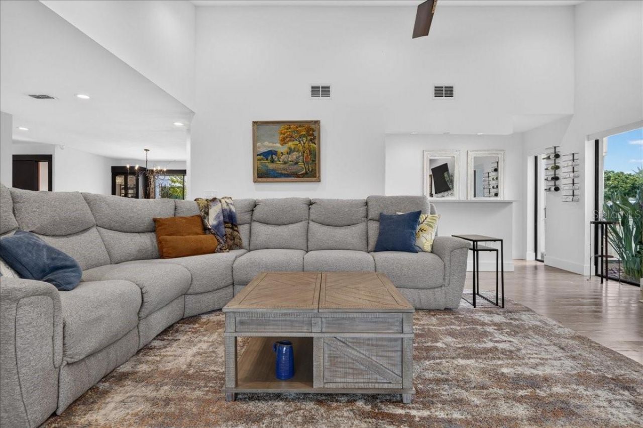 2862 Shady Oak Court, Clearwater, FL 33761 Photo