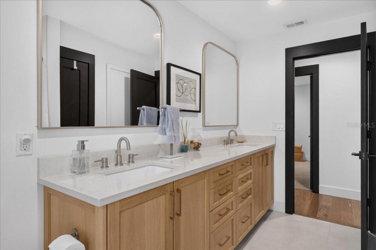 2862 Shady Oak Court, Clearwater, FL 33761 Photo