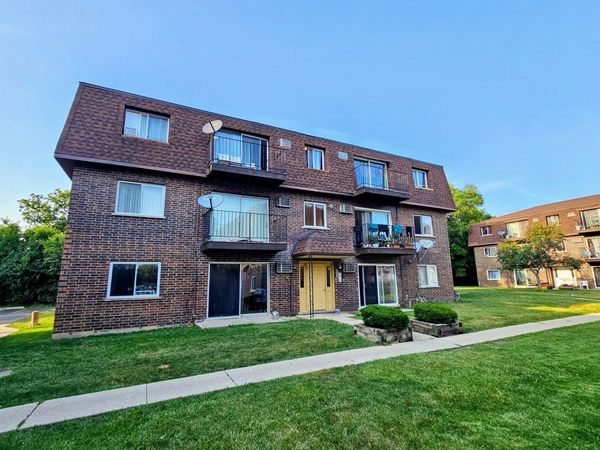 9358 GOLF Road , Unit 3B, Des Plaines, IL 60016