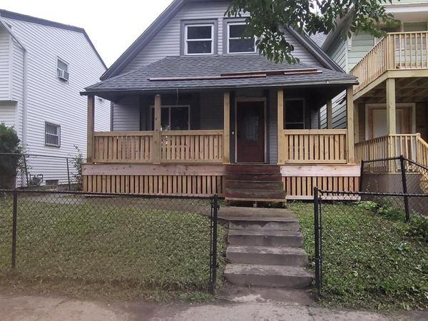 3031 W St Paul AVENUE, Milwaukee, WI 53208