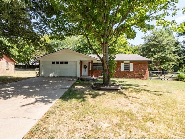 1207 S Prospect Street , Siloam Springs, AR 72761