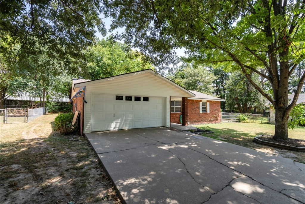 1207 S Prospect Street, Siloam Springs, AR 72761 Main Photo