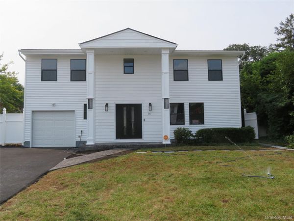 16 Sunshine Lane, Amityville, NY 11701