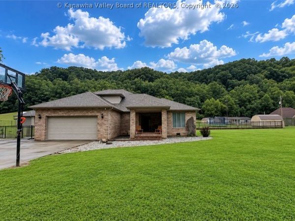 1074 Garrett Fork Road, Chapmanville, WV 25508