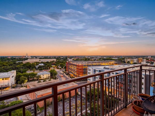 230 Dwyer Avenue, Unit 904, San Antonio, TX 78204