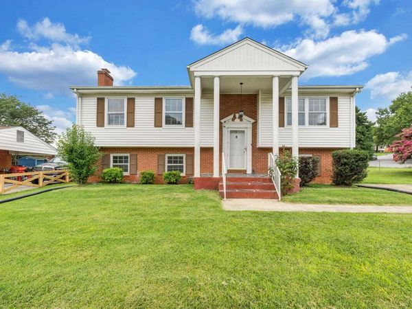 504 McGeorge DR , Vinton, VA 24179