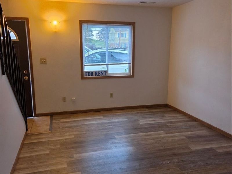 240 Lilac Circle, Barberton, OH 44203 Photo 2