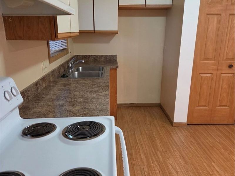 240 Lilac Circle, Barberton, OH 44203 Photo 9