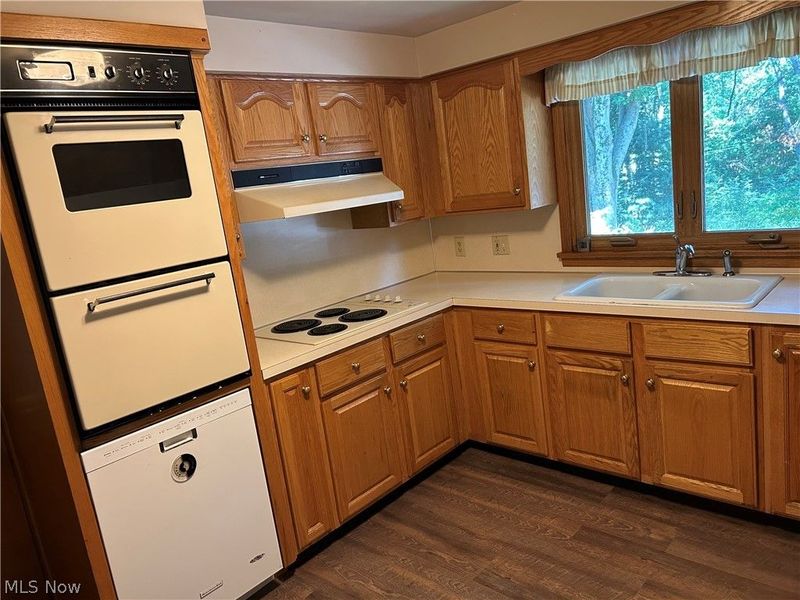 4384 Parkdale Avenue NW, Canton, OH 44718 Photo 2