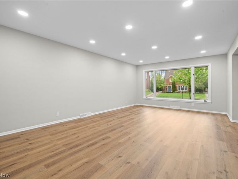 2375 Glendon Road, University Heights, OH 44118 Photo 5