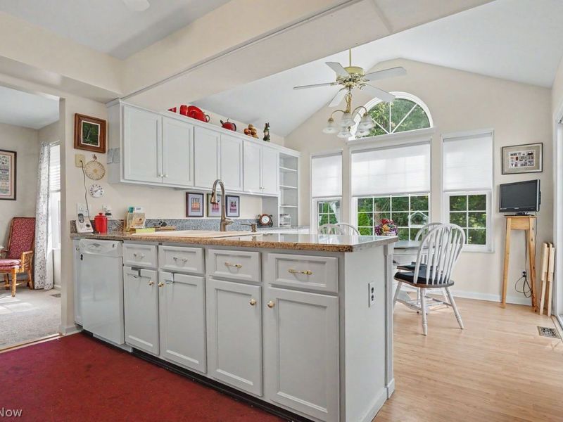 3409 W Prescott Circle, Cuyahoga Falls, OH 44223 Photo 8