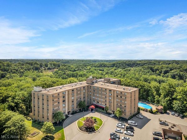 18501 Hilliard Boulevard, Unit 609, Rocky River, OH 44116