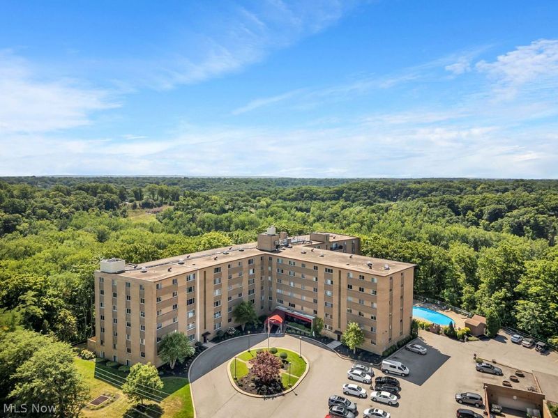 18501 Hilliard Boulevard, Unit 609, Rocky River, OH 44116 Photo 1