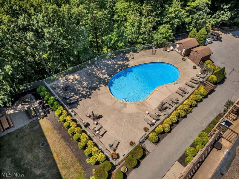 18501 Hilliard Boulevard, Unit 609, Rocky River, OH 44116 Photo 3