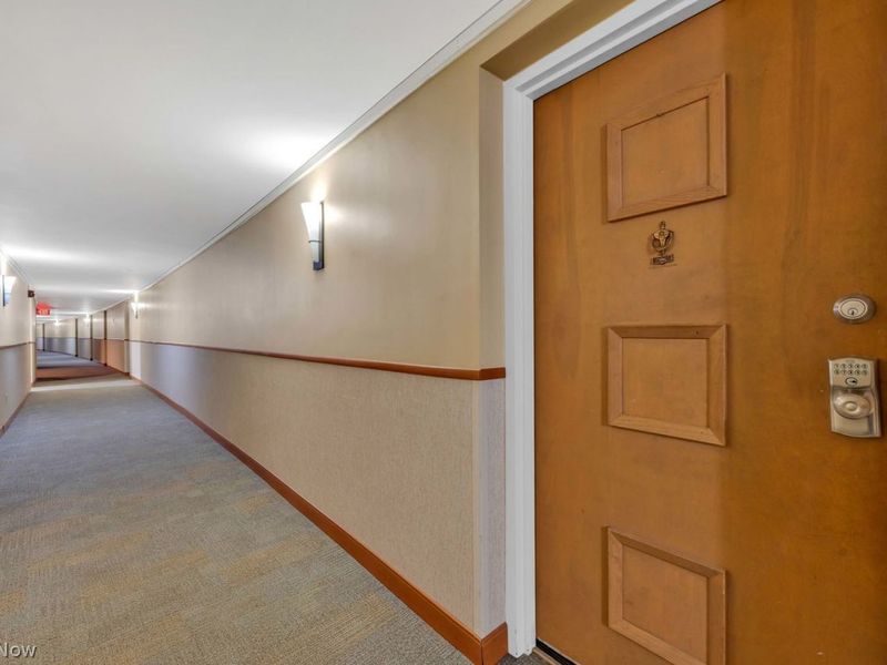 18501 Hilliard Boulevard, Unit 609, Rocky River, OH 44116 Photo 5