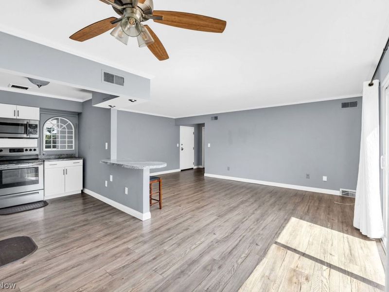 18501 Hilliard Boulevard, Unit 609, Rocky River, OH 44116 Photo 9