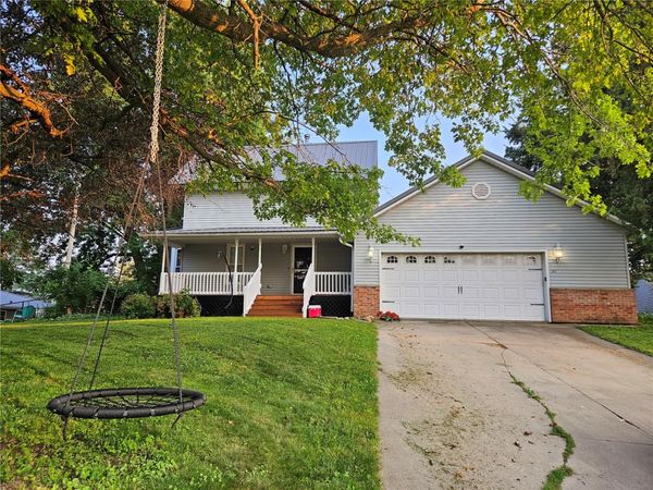 101 Sunset Drive, Anamosa, IA 52205