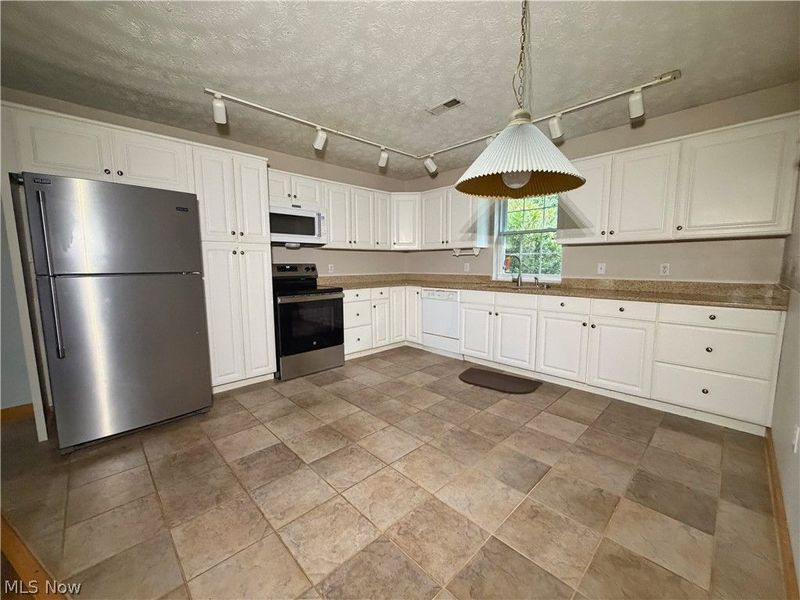 46567 Winston Drive, East Liverpool, OH 43920 Photo 12
