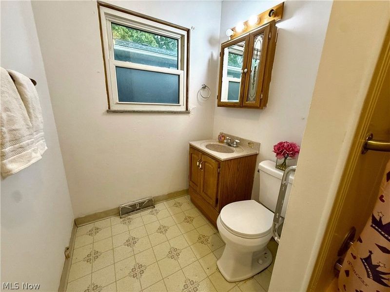386 Fulmer Avenue, Akron, OH 44312 Photo 12
