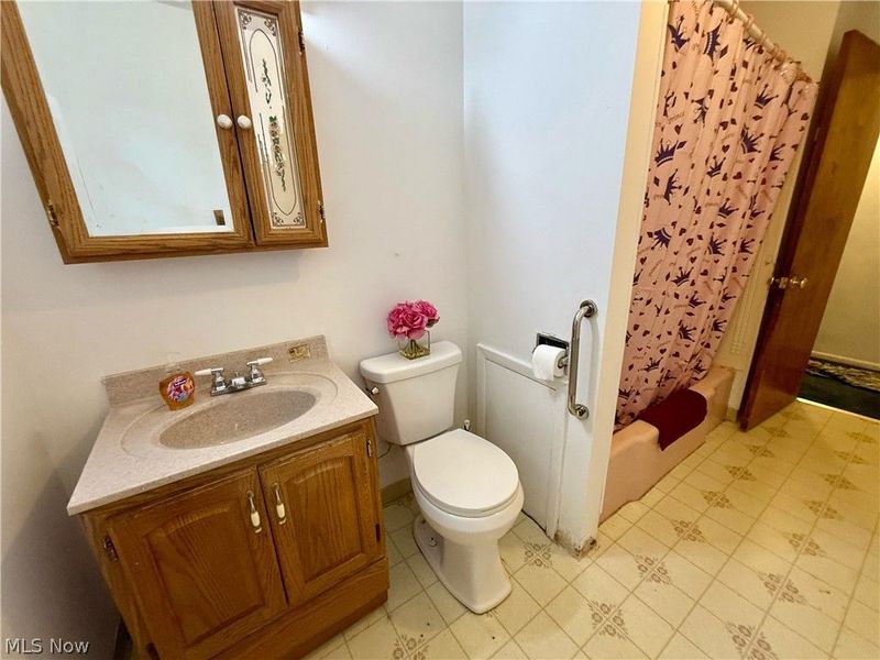 386 Fulmer Avenue, Akron, OH 44312 Photo 13