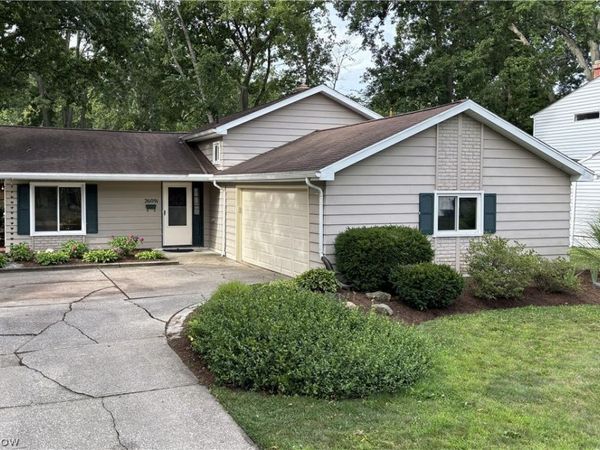 26091 Redwood Drive , Olmsted Falls, OH 44138