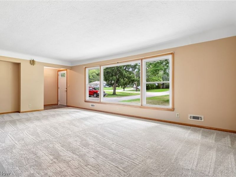 15186 Drake Road, Strongsville, OH 44136 Photo 2