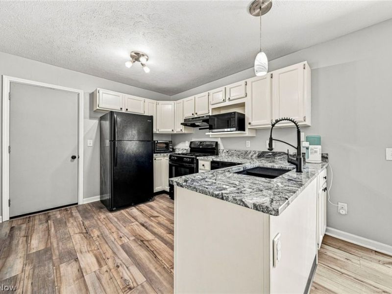 19644 Porters Lane, Strongsville, OH 44149 Photo 12