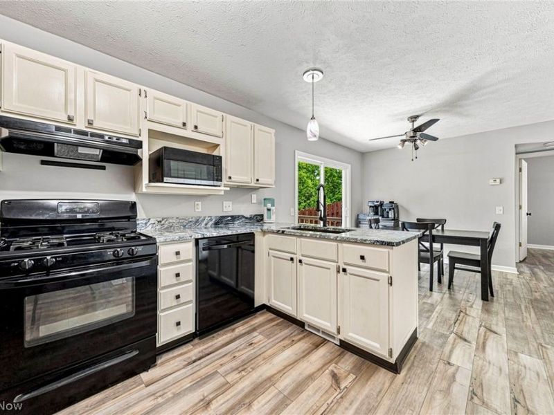 19644 Porters Lane, Strongsville, OH 44149 Photo 13