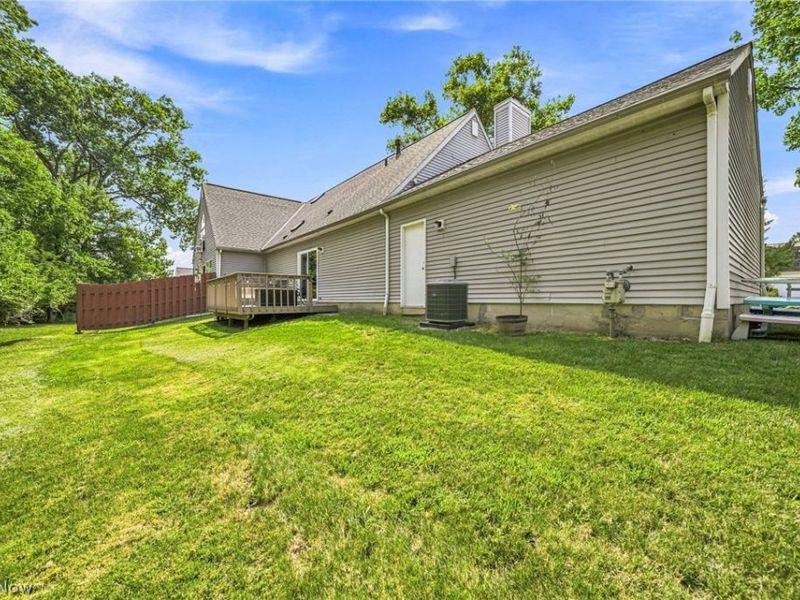 19644 Porters Lane, Strongsville, OH 44149 Photo 3