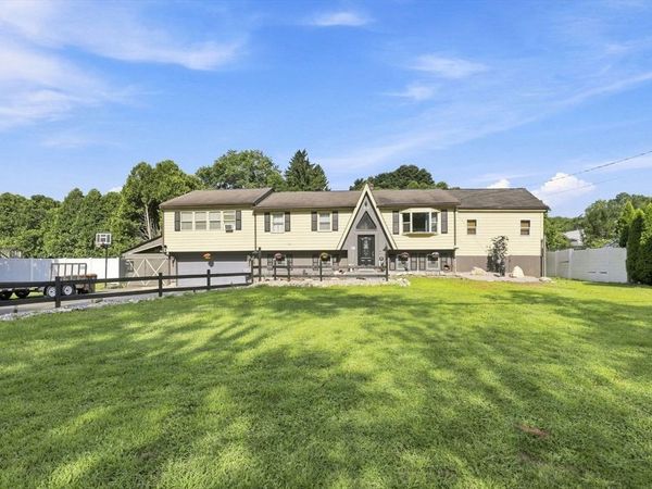 688 S West St, Agawam, MA 01030