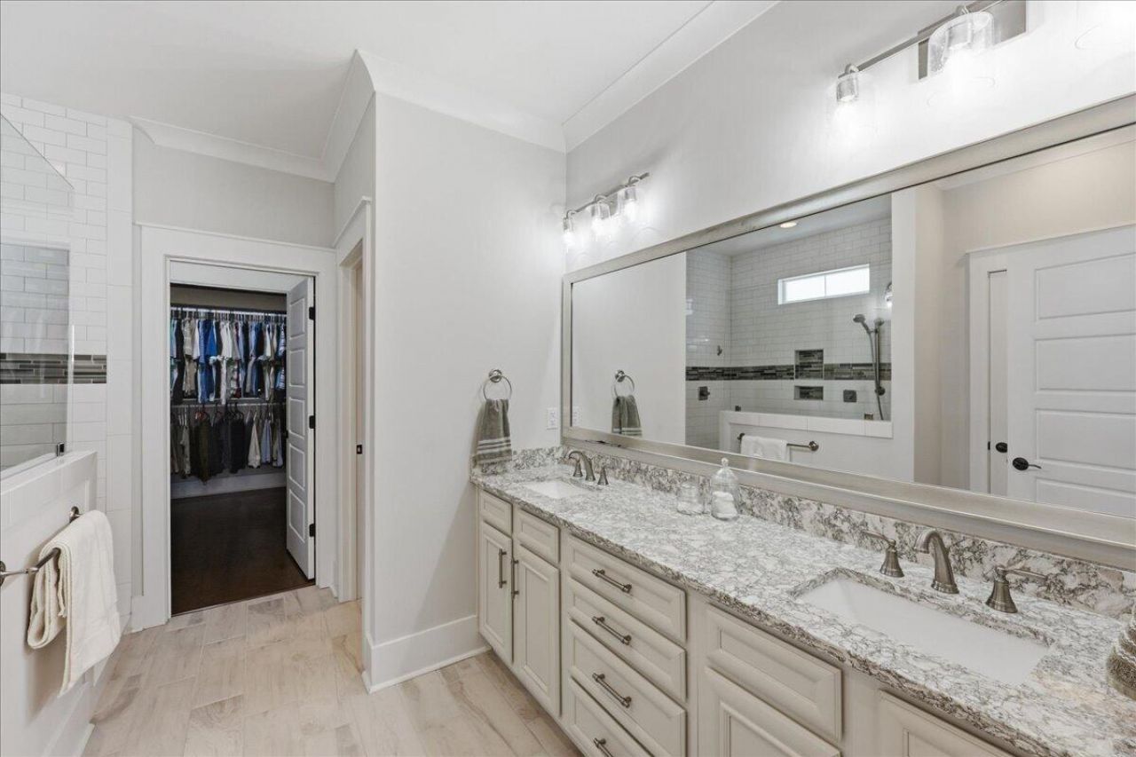 158 Hewitt Street Photo 32