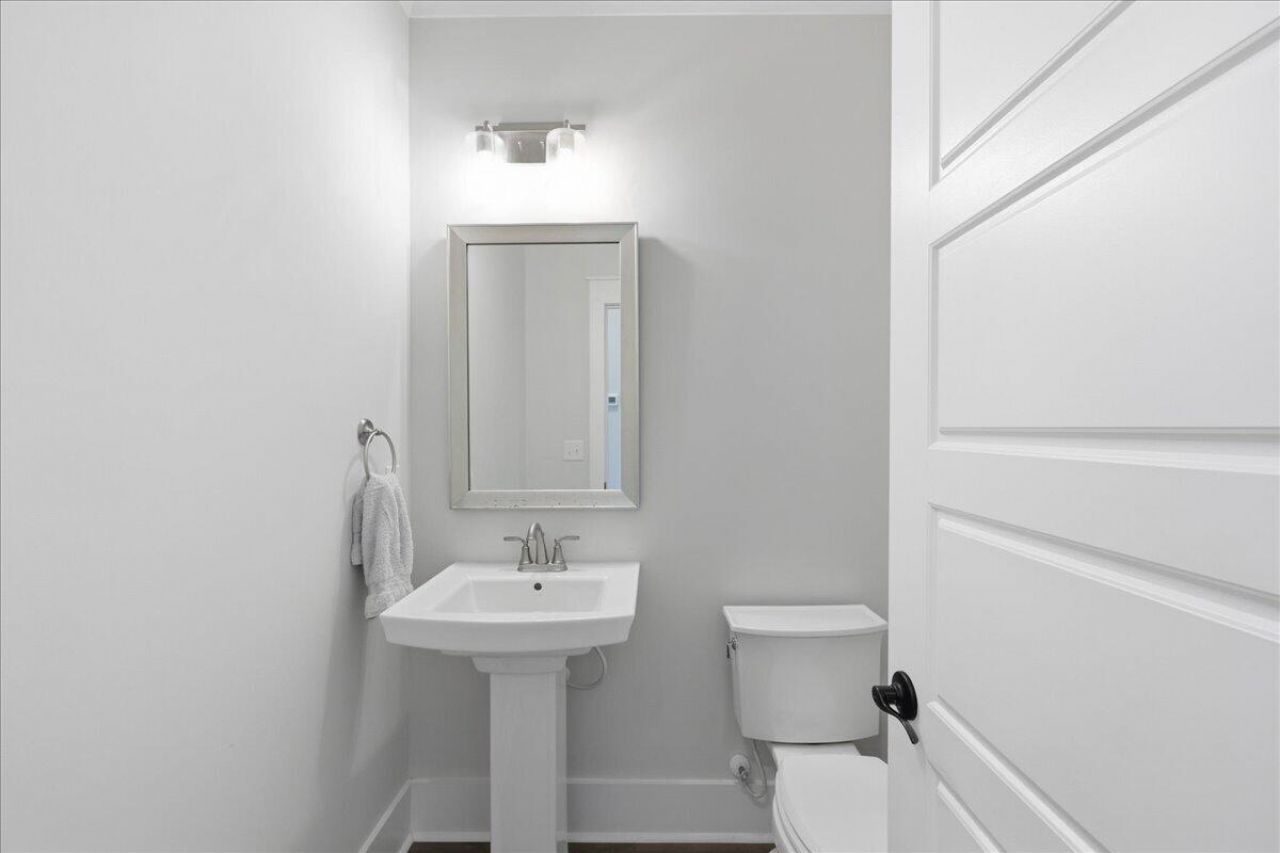 158 Hewitt Street Photo 35