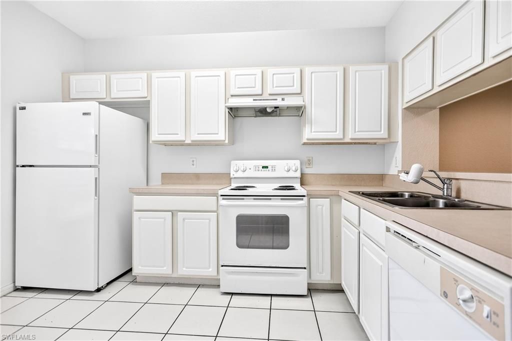 8073 Pacific Beach Dr, Fort Myers, FL 33966 Photo
