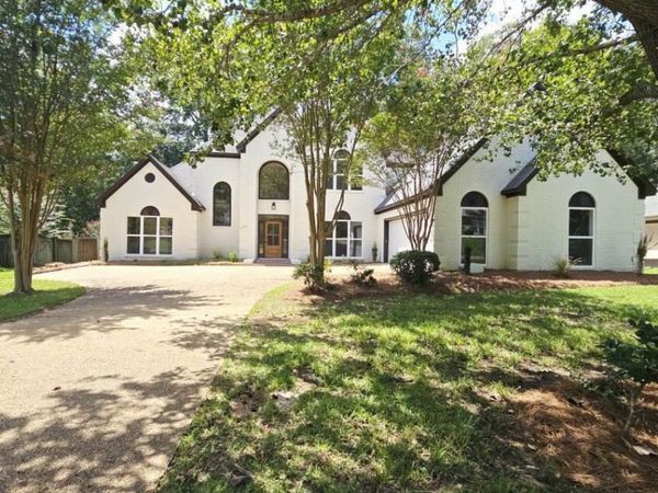 609 Kinsington Court, Ridgeland, MS 39157