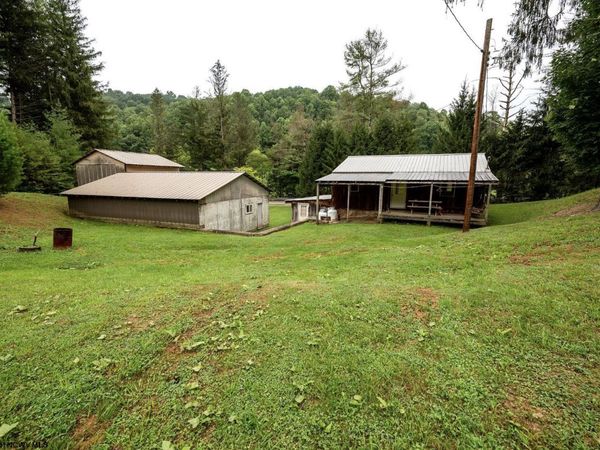 7816 Husky Highway, Mannington, WV 26582