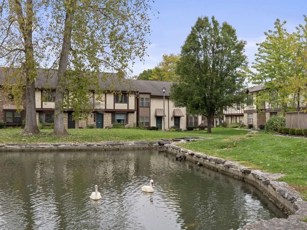 6198 Stornoway Drive S, Columbus, OH 43213