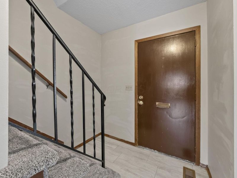 6198 Stornoway Drive S, Columbus, OH 43213 Photo 7