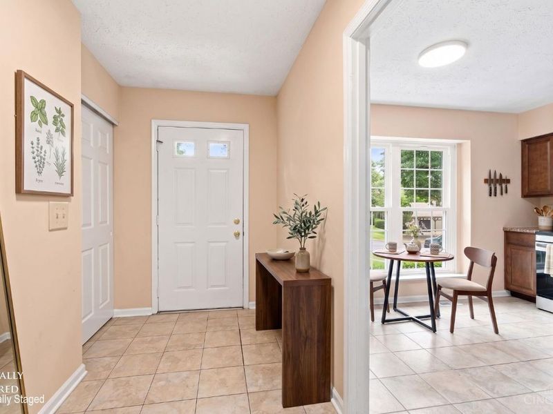 10935 Brookgreen Court, Sycamore Township, OH 45242 Photo 2